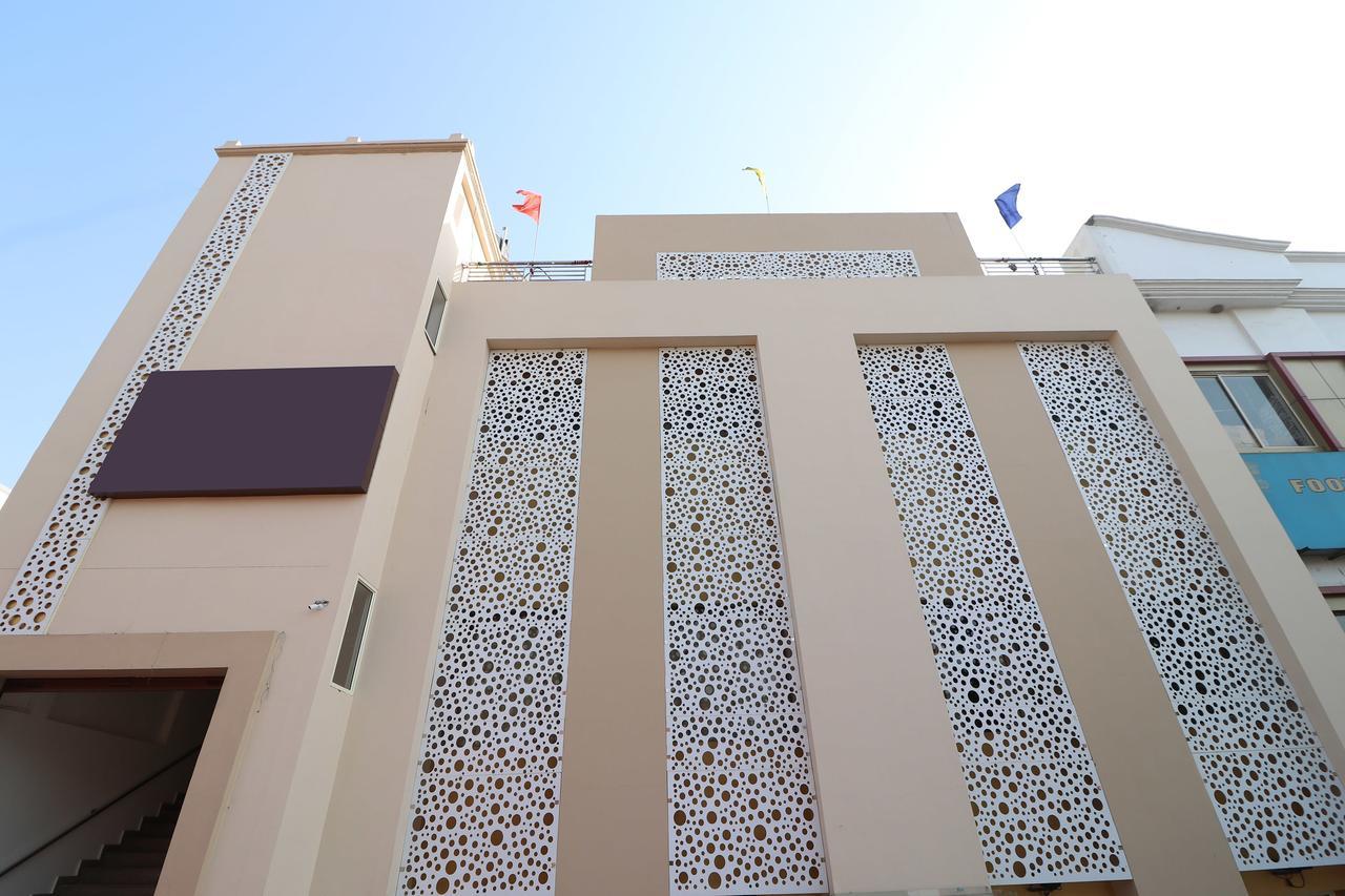 Oyo 13406 Hotel Golden Leaf Bareilly Extérieur photo