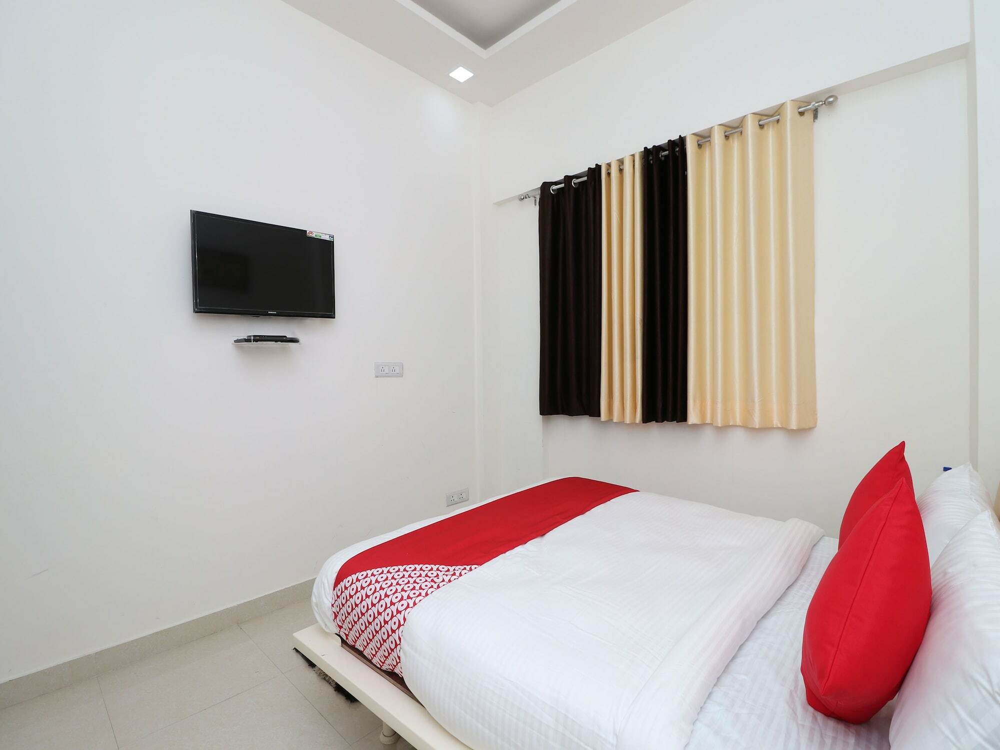 Oyo 13406 Hotel Golden Leaf Bareilly Extérieur photo